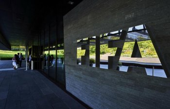 FIFA-nın yeni mövsümün bərpasından sonra beş əvəzetməyə icazə verəcək