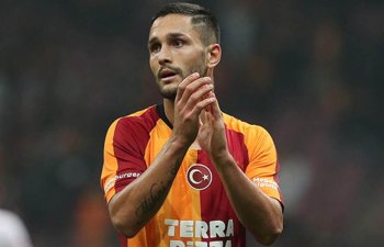 “Qalatasaray” bu futbolçu ilə yollarını ayırır