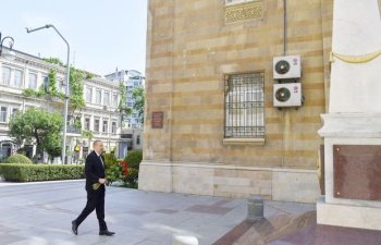 İlham Əliyev Azərbaycan Xalq Cümhuriyyətinin şərəfinə ucaldılmış abidəni ziyarət etdi - FOTO