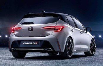 Toyota Corolla modelinin hetçbekini hazırlayır