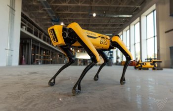 Boston Dynamics şirkəti Spot robotunun satışlarına start verdi: Qiyməti çox yüksəkdir (VİDEO)