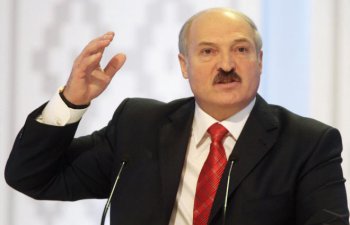 Belarus Kremldən üz çevirir: Lukaşenko rus banklarını...