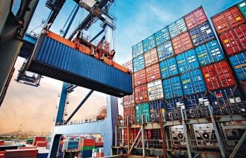 ÜTT: Qlobal ticarəti tarixi azalma gözləyir