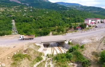 Turizm imkanlarını genişləndirən yolun yenidən qurulması yekunlaşır