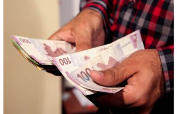 Ölkədə orta aylıq əmək haqqı azalmağa doğru istiqamətlənib