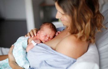 Körpələrin koronavirusu məğlub edə bilməsinin səbəbi tapıldı