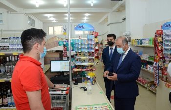 “OBA” və “Qrandmart”ın işçiləri cərimələndi