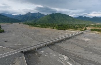 Bum çayı üzərində 310 metr uzunluğunda körpünün inşası yekunlaşıb