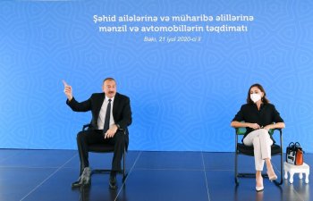 Dövlət başçısı: \