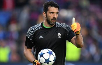 Canluici Buffon A seriyasında rekorda imza atıb