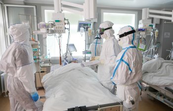 ÜST: Bir gündə COVID-19-dan 5 mindən çox insan ölüb