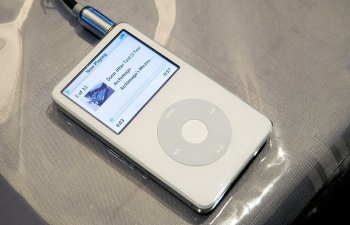Apple ABŞ hökuməti ilə birgə casusluqda istifadə ediləcək iPod istehsal edəcək