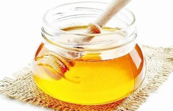 Oksford alimləri: Soyuqdəymə zamanı bal antibiotikdən faydalıdır