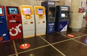 Metronun bu stansiyalarının vestibülləri ödəmə terminallarından istifadə üçün açıq olacaq