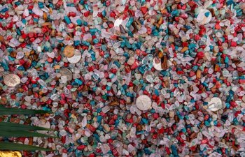 Emal edildikdən sonra bütün xassələrini saxlayan yeni plastik maddə yaradılıb