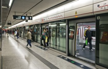 Çindəki metro stansiyalarından biri məşhur şirkətin adını əldə edib