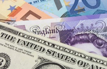 Dollar bahalaşdı, funt sterlinq Brexit riskinə görə UCUZLAŞIR