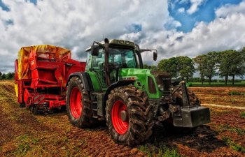 Gürcüstanın traktor almaq üçün Azərbaycana ödədiyi məbləğ açıqlandı