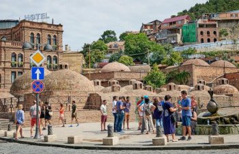 Gürcüstanın turizm gəlirləri 78% azalıb