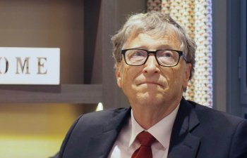 Bill Gates ABŞ-da koronavirus peyvəndinin 2021-ci ilin əvvəlində satışa çıxarılacağına ümid edir