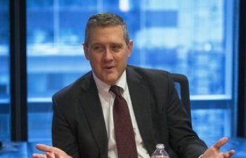 Bullard: ABŞ-da kifayət qədər maddi təşviq var
