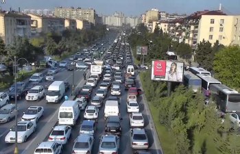 Bakıda bir neçə küçə və prospektdə tıxac yaranıb