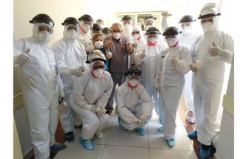 Yüzdən çox kubalı tibb işçisi koronavirusla mübarizə üçün Azərbaycana yola düşüb