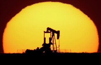 IEA: Dünyada gündəlik neft hasilatı artıb