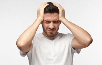Onkoloq beyin xərçənginin ilkin əlamətlərini açıqladı