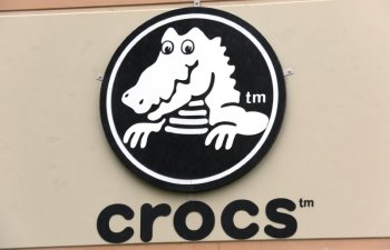 Акции Crocs выросли почти на 500% за пандемию: в чем секрет
