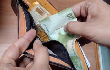 Bu il hər bir istehlakçı ötən ildən 23 manat az pul xərcləyib