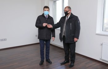Əmlak Məsələləri Dövlət Xidməti bir  sıra siyasi partiyalara ofis verib