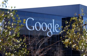 İnternet reklamlarında Google  və Facebook -un \