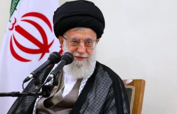 Xamenei İrana ABŞ və Böyük Britaniyanın koronavirus peyvəndlərinin gətirilməsini qadağan etdi