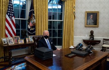 Oval Ofisdəki dəyişikliklərlə siyasi mesajlar verdi