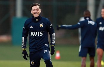 Özil rəsmən “Fənərbaxça”da