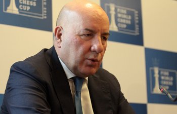Elman Rüstəmovdan Mərkəzi Bankın yeni binasına ayrılan pulla bağlı AÇIQLAMA