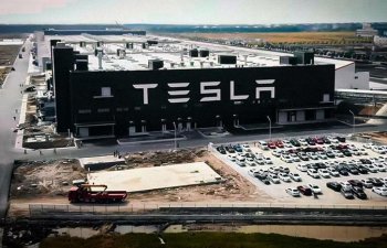 Tesla ввела в строй в Китае завод зарядных станций для электромобилей