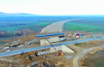 Beynəlxalq nəqliyyat dəhlizinin tərkib hissəsi olan magistralın tikintisi davam etdirilir