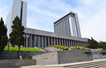 Əmək, pensiya və müavinət sahəsində pozuntularla bağlı işlərə baxılma qaydası müəyyənləşir