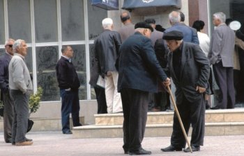 Nazirlik pensiya yaş həddinin yüksək olması fikrinə münasibət bildirib