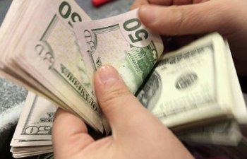 Azərbaycanda əhalinin bank əmanətlərinin dollarlaşma səviyyəsi AZALIB