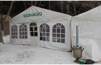 Bakıda qarlı hava ilə bağlı çadırlar quraşdırılır