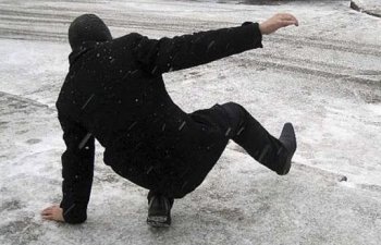 Qarlı havada neçə nəfər yıxılaraq xəstəxanaya yerləşdirilib?