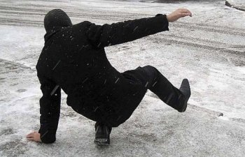 Bakıda buzlu yollarda yıxılanların sayı AÇIQLANDI