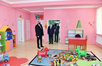 İlham Əliyev Ramanada şəhid ailələri və müharibə əlillərinə mənzillərin təqdim olunması mərasimində iştirak edib