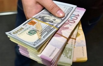 Dolların satışına limit qoyuldu: Manat ucuzlaşır?