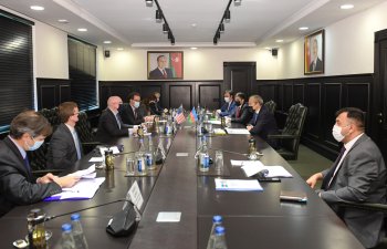 Mikayıl Cabbarov ABŞ rəsmisi ilə əlaqələrin inkişafını müzakirə edib