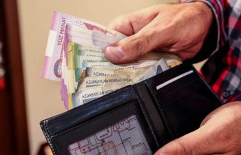 Azərbaycanda bu şəxslərin orta aylıq əməkhaqqı 19%-dək artaraq 1 215 manatı ötüb