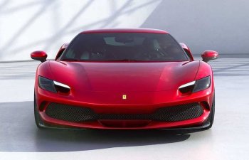 Ferrari yeni modelini təqdim edib - FOTO